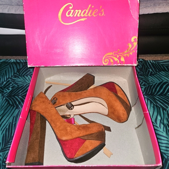 Candie's Shoes - Candie's Platform Heel